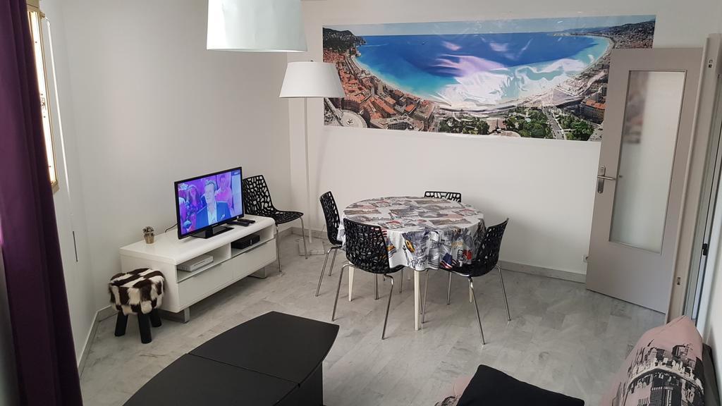 Appartement 3 pièces tout confort au centre de Nizza Esterno foto
