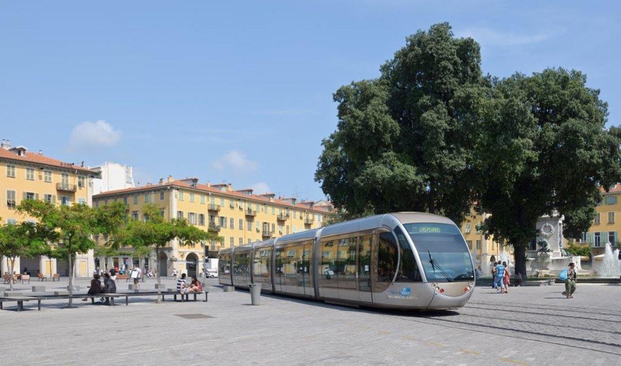 Appartement 3 pièces tout confort au centre de Nizza Esterno foto